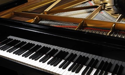 grand piano keyboard